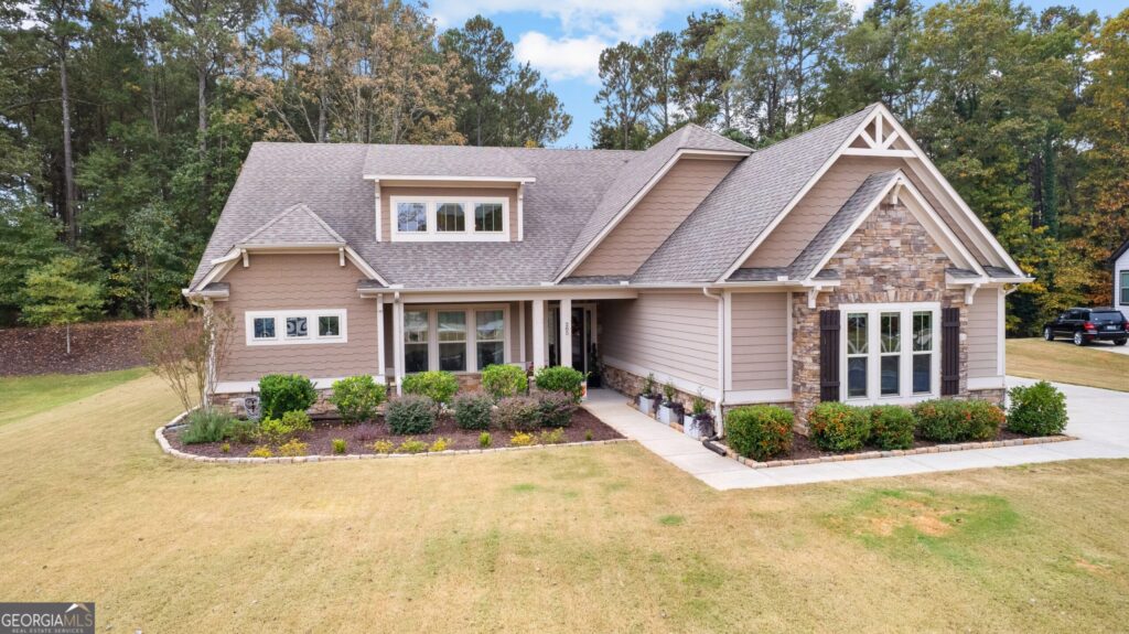 285 Oakleigh Manor Drive, Fayetteville — a home Rayshell sold